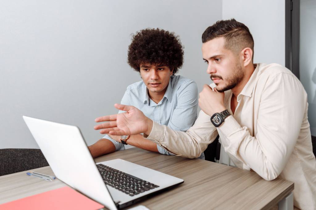 Sage 100 et Business Central : comparaison des fonctionnalités, coûts et évolutivité Sage 100 et Business Central : comparaison des fonctionnalités, coûts et évolutivité